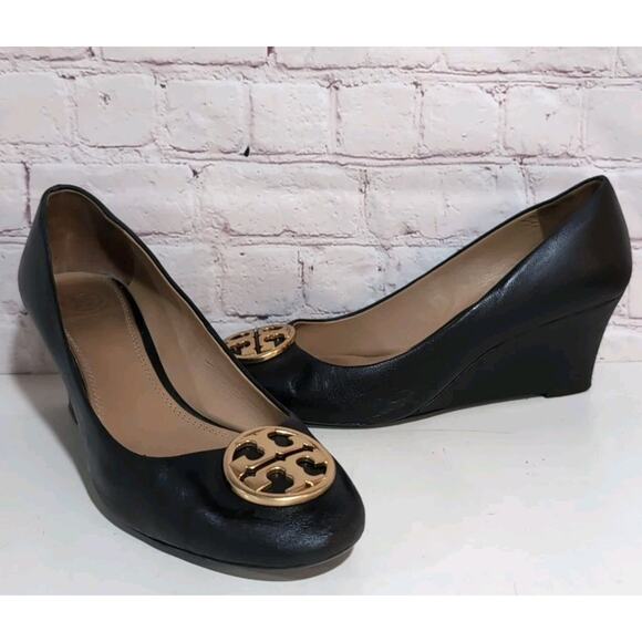 Tory Burch Chelsea Wedge Black Leather Heels 9 Gold Hardware - Picture 1 of 16